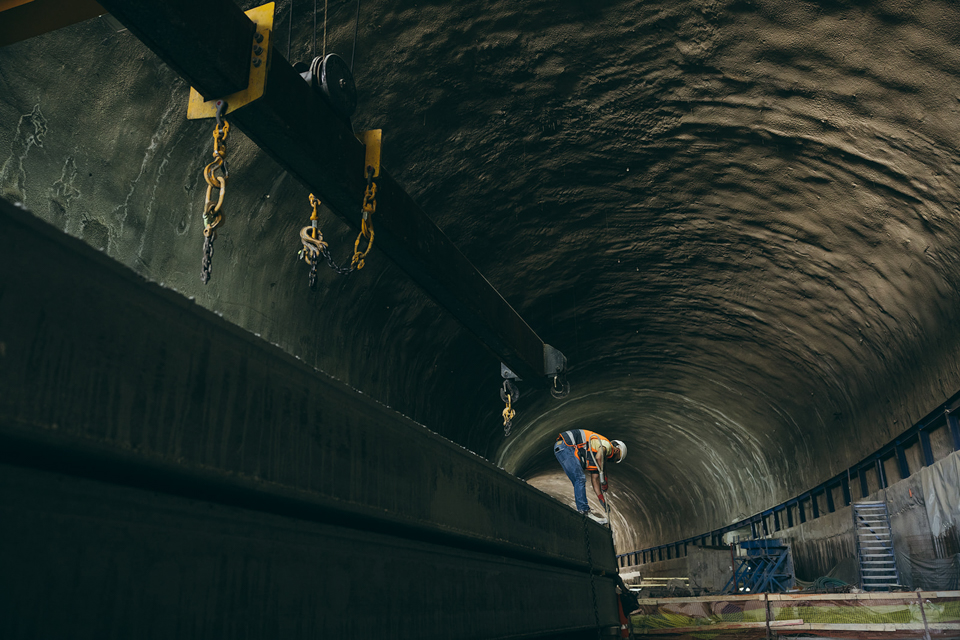 חניון שזר, אלקטרה, מנהרות, תשתיות, ירושלים